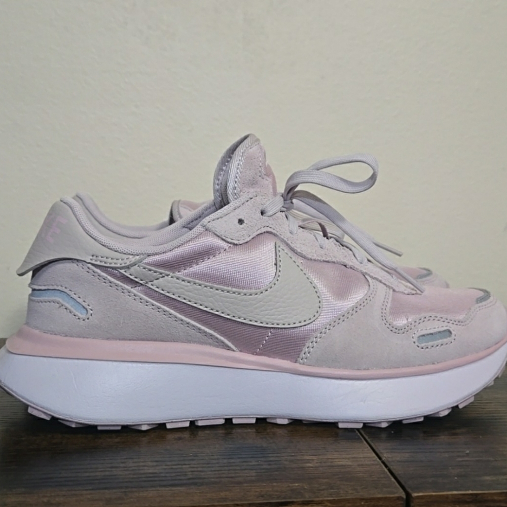Women's Nike Phoenix Waffle Shoes Pink